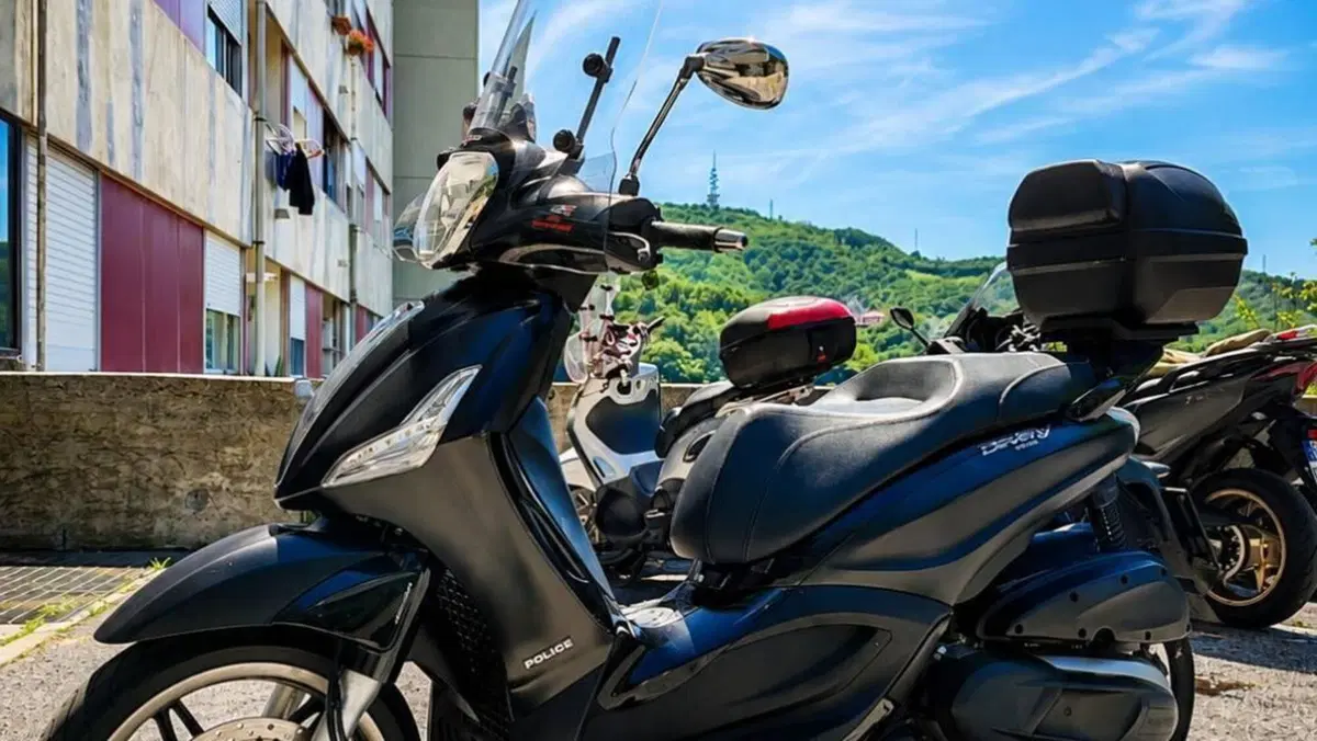 Piaggio Beverly 350 Police ABS-ASR (2018 - 20)  (4)