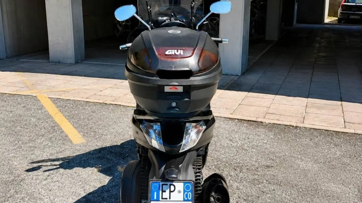 Piaggio Beverly 350 Police ABS-ASR (2018 - 20)  (5)