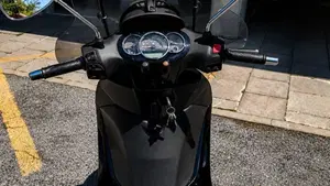 Piaggio Beverly 350 Police ABS-ASR (2018 - 20)  (9)