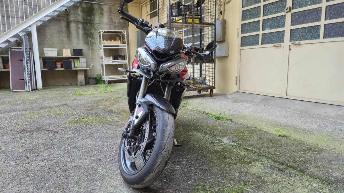 Triumph Street Triple 765 RS (2023 - 26)  (2)