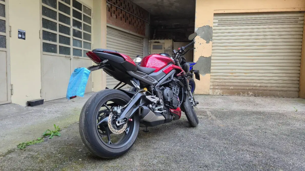 Triumph Street Triple 765 RS (2023 - 26)  (3)