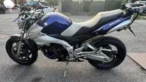 Suzuki GSR 600 (2006 - 11)  (4)