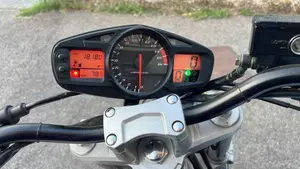 Suzuki GSR 600 (2006 - 11)  (2)