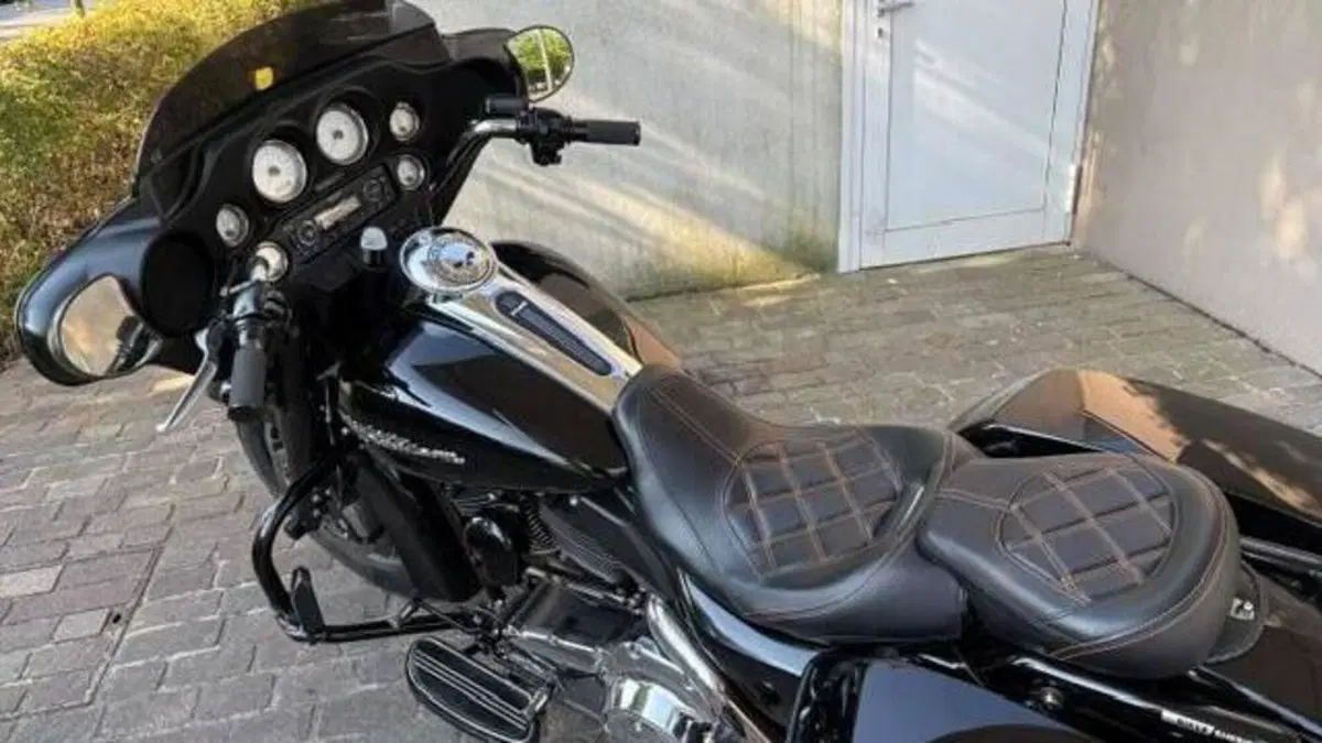 Harley-Davidson 1584 Street Glide (2008 - 10) - FLHX  (6)