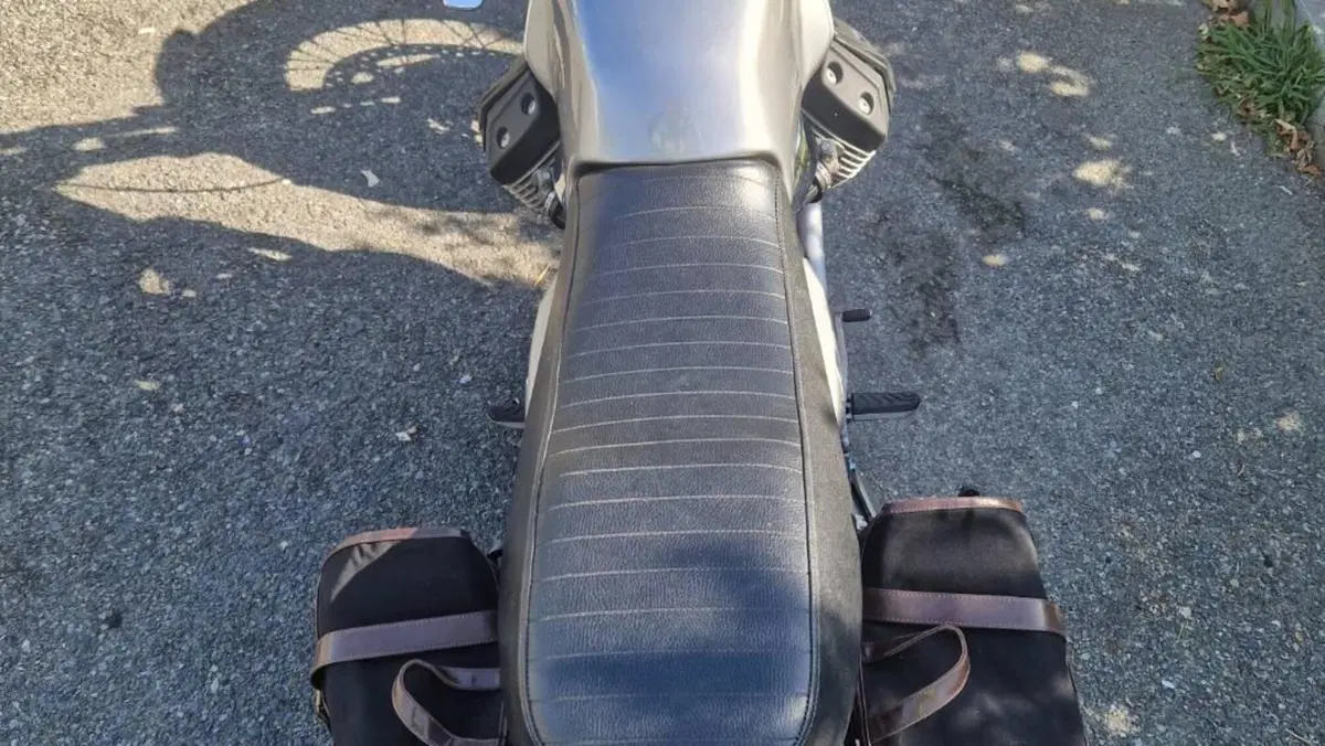 Moto Guzzi V7 II Special (2015 - 17)  (4)