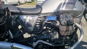 Moto Guzzi V7 II Special (2015 - 17)  (9)