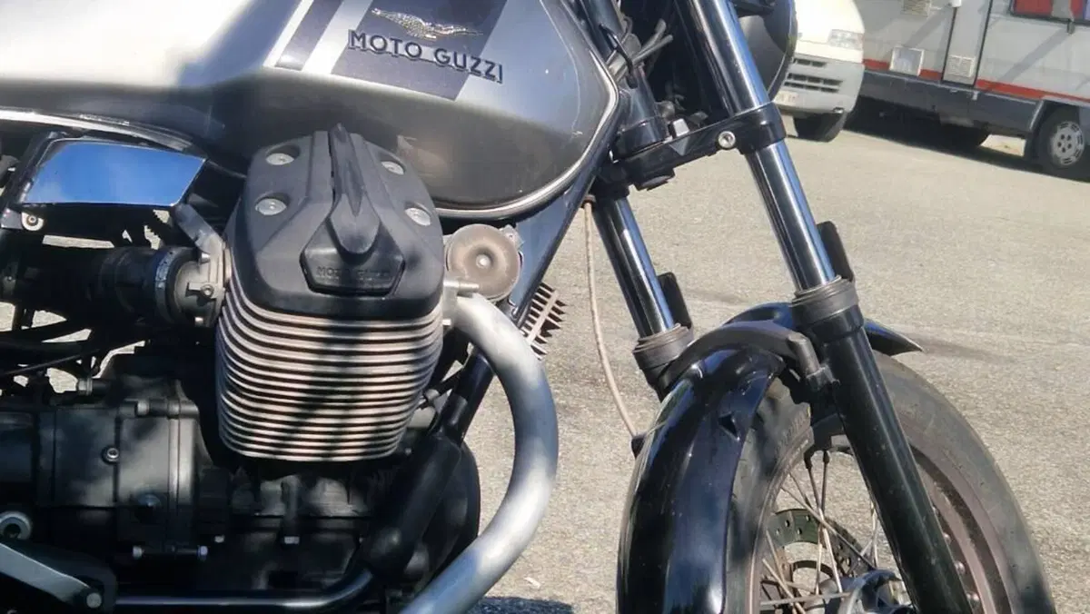 Moto Guzzi V7 II Special (2015 - 17)  (10)