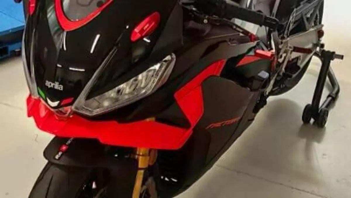 Aprilia RSV4 1100 Factory (2025 - 26)  (2)
