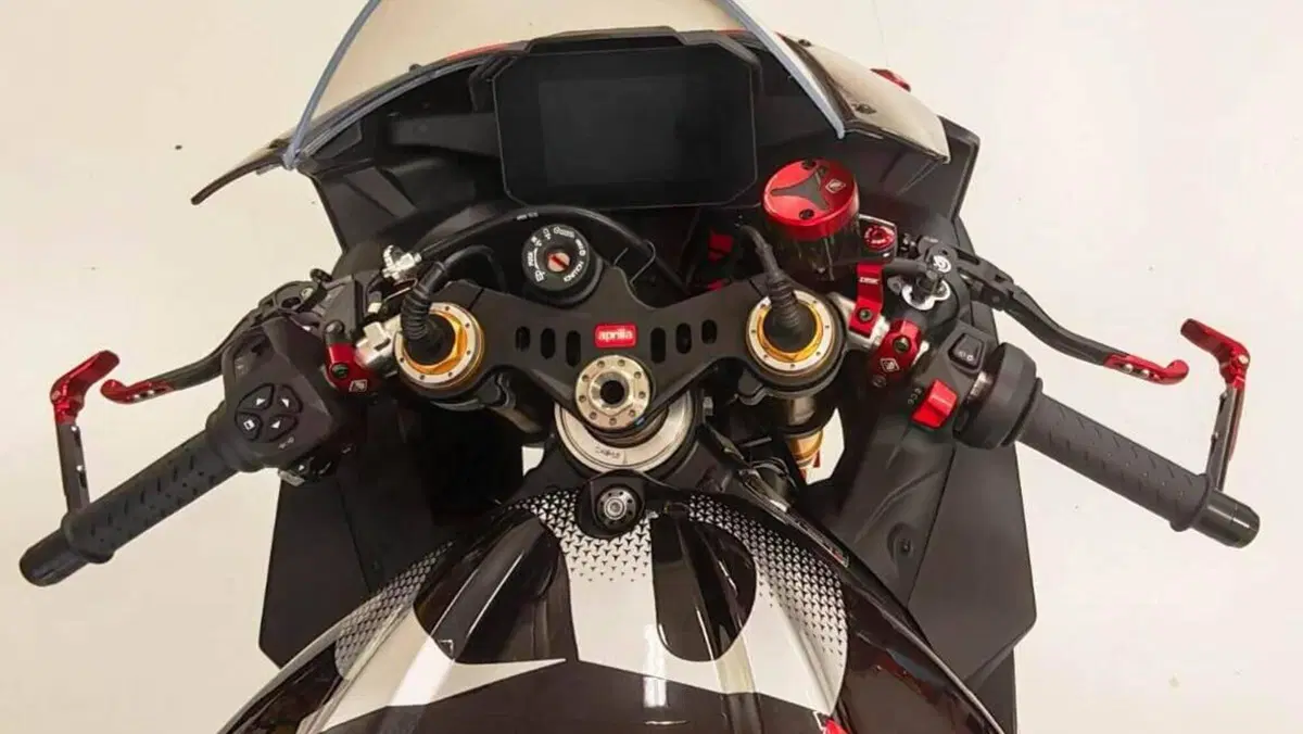 Aprilia RSV4 1100 Factory (2025 - 26)  (3)