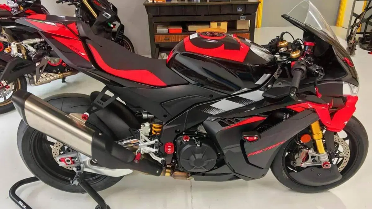 Aprilia RSV4 1100 Factory (2025 - 26)  (4)