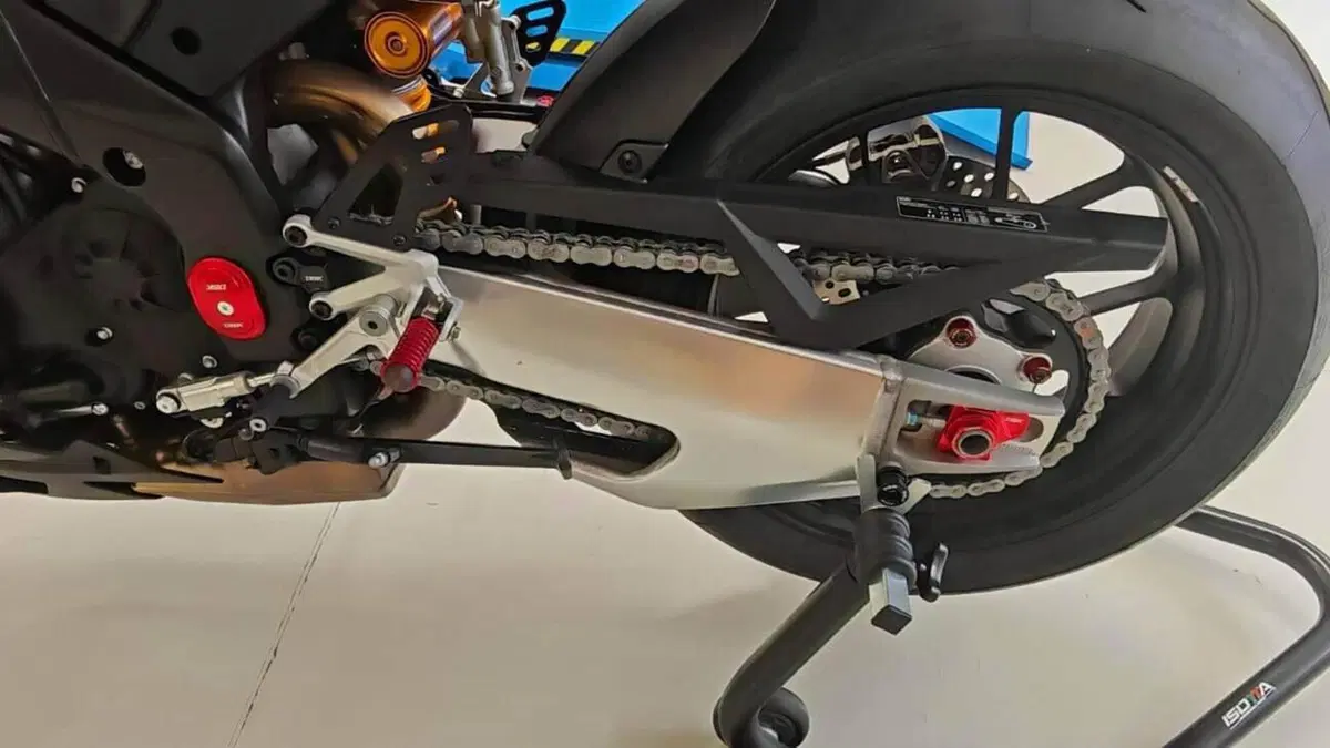 Aprilia RSV4 1100 Factory (2025 - 26)  (6)