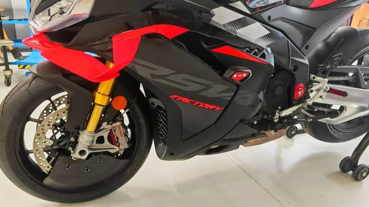Aprilia RSV4 1100 Factory (2025 - 26)  (7)