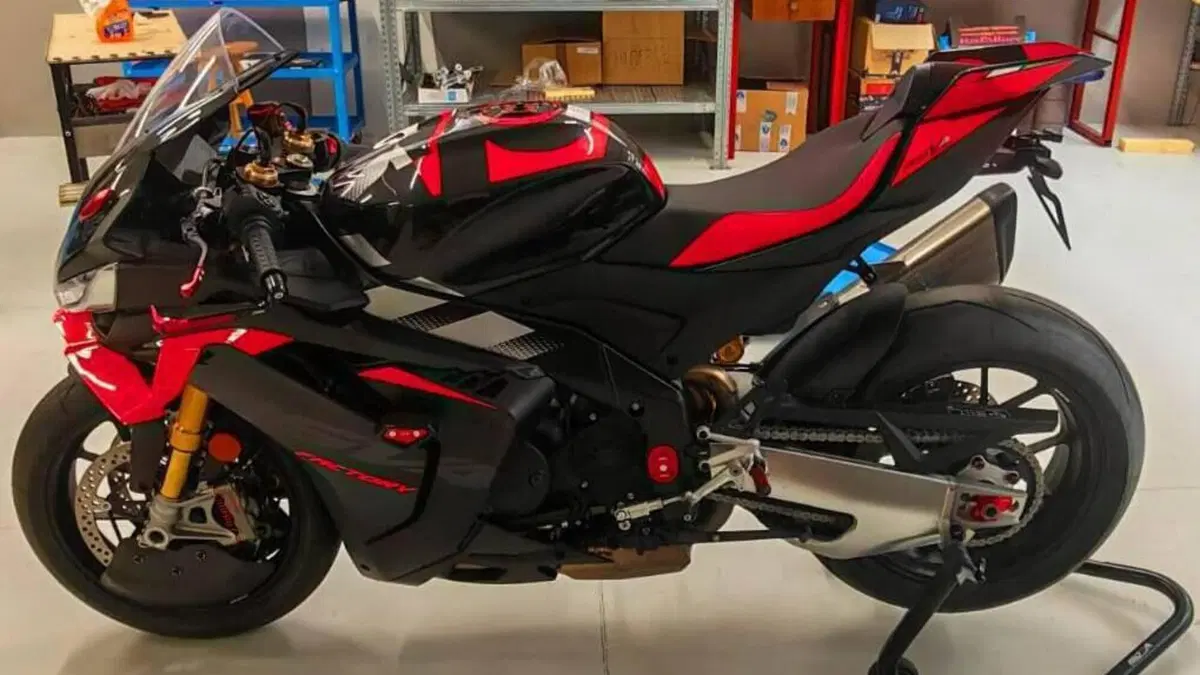Aprilia RSV4 1100 Factory (2025 - 26)  (8)