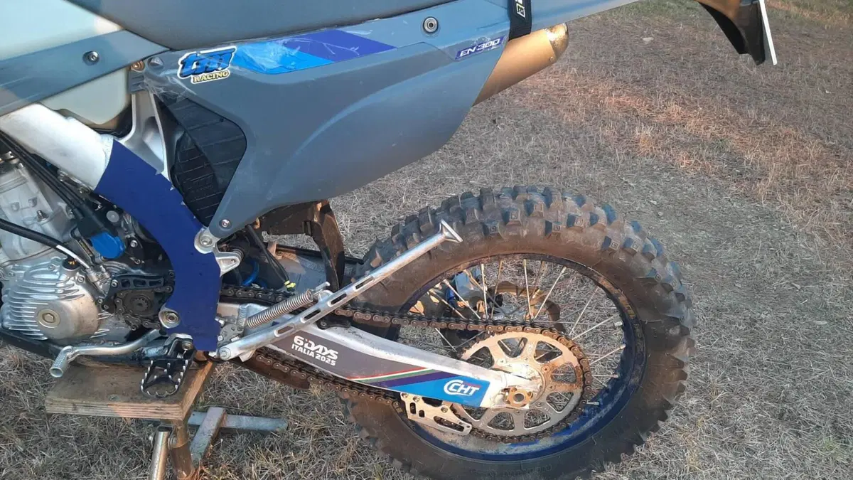 Tm Moto EN 300 Fi ES 2T (2025)  (4)