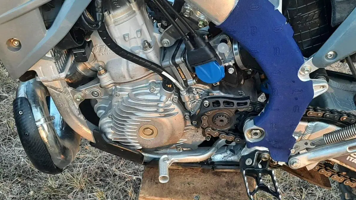 Tm Moto EN 300 Fi ES 2T (2025)  (18)