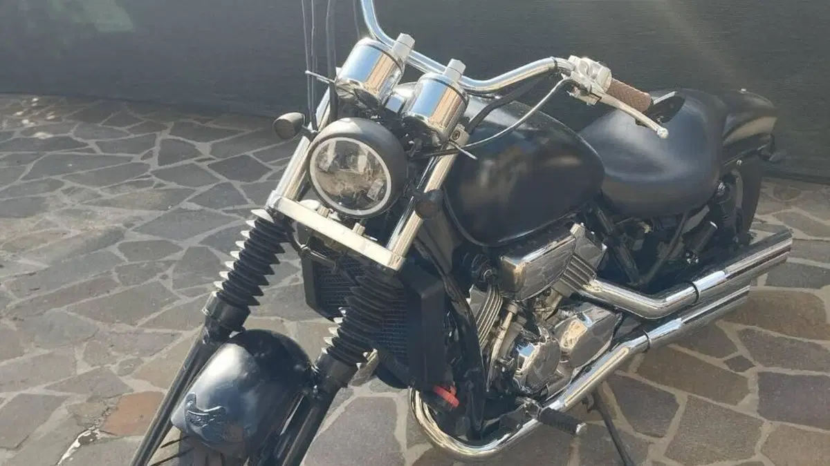 Honda VF 750 C (1985 - 01)  (3)