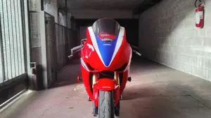 Honda CBR 1000 RR Fireblade (2008 - 11)  (3)