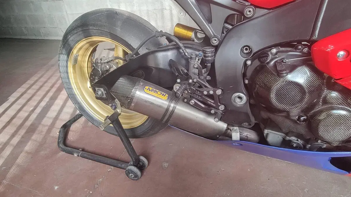 Honda CBR 1000 RR Fireblade (2008 - 11)  (9)
