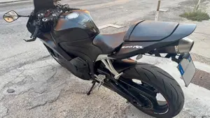 Honda CBR 600 RR (2009 - 12)  (4)