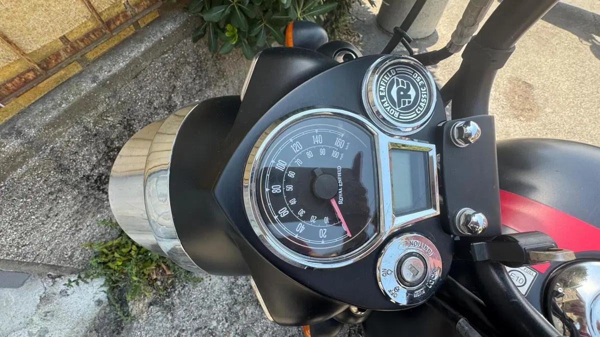 Royal Enfield Classic 350 (2021 - 26)  (5)
