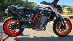 KTM 890 Duke R (2021) 