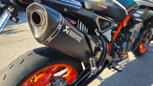 KTM 890 Duke R (2021)  (2)