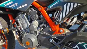 KTM 890 Duke R (2021)  (4)