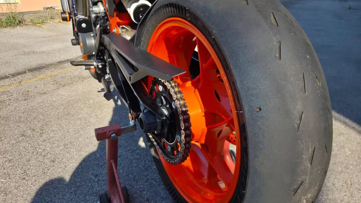 KTM 890 Duke R (2021)  (5)