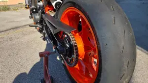 KTM 890 Duke R (2021)  (5)