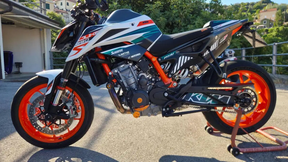 KTM 890 Duke R (2021)  (8)