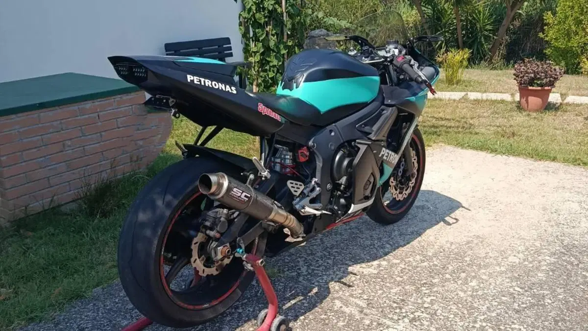 Yamaha YZF R6 (2003 - 04) 