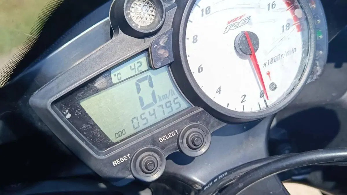 Yamaha YZF R6 (2003 - 04)  (6)