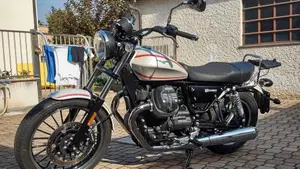 Moto Guzzi V9 Roamer (2016 - 18) 