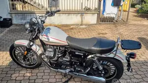 Moto Guzzi V9 Roamer (2016 - 18)  (2)