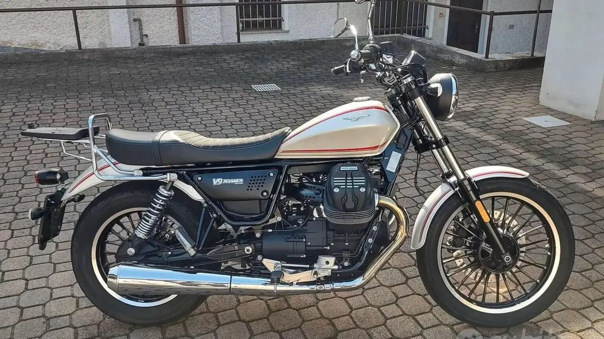 Moto Guzzi V9 Roamer (2016 - 18)  (4)