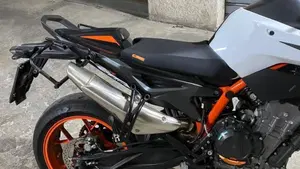 KTM 890 Duke R (2021)  (2)