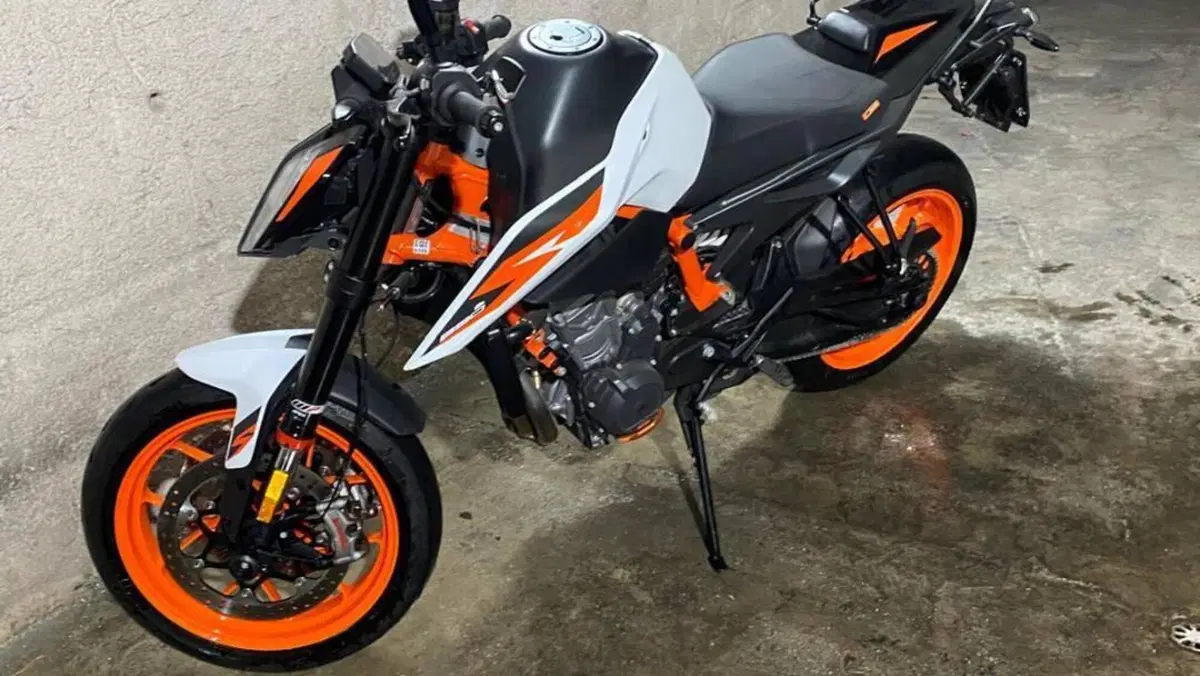 KTM 890 Duke R (2021)  (4)
