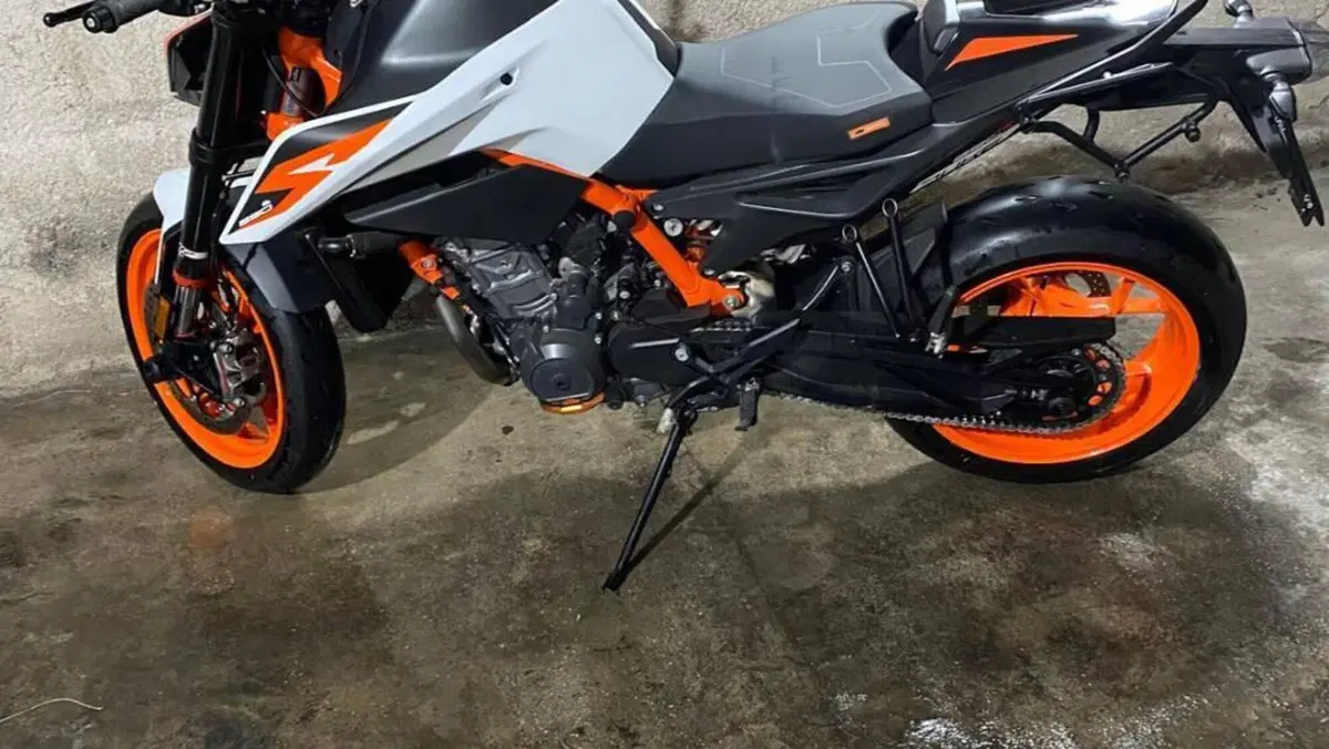 KTM 890 Duke R (2021)  (5)