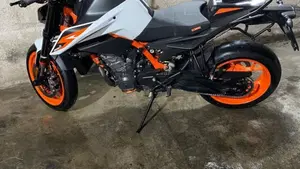 KTM 890 Duke R (2021)  (5)