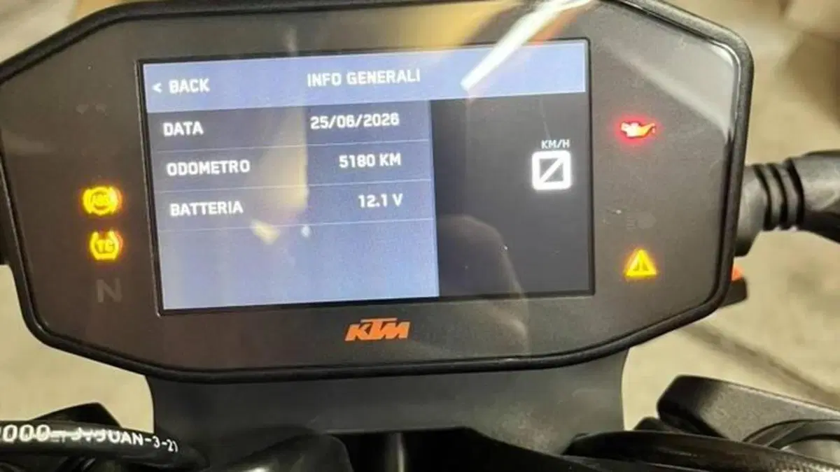 KTM 890 Duke R (2021)  (6)