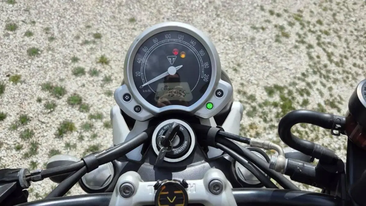 Triumph Street Twin 900 (2017 - 18) 