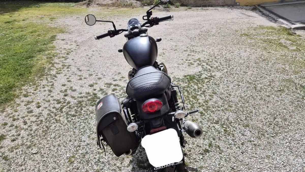 Triumph Street Twin 900 (2017 - 18)  (2)