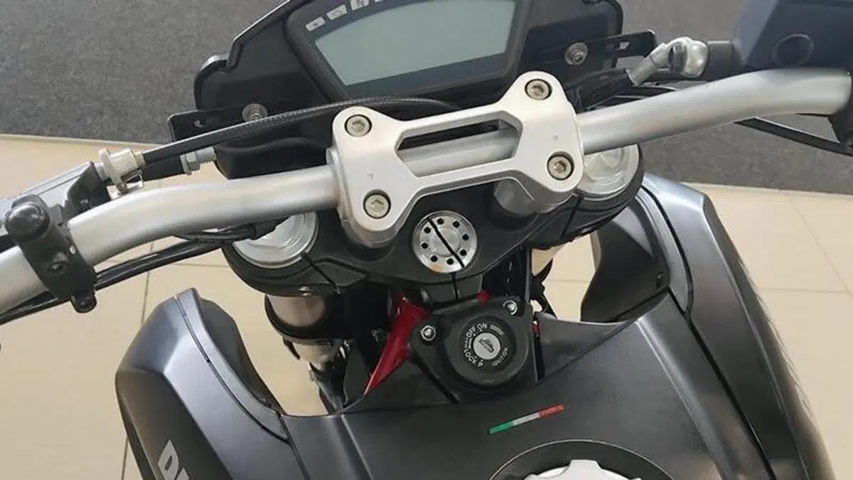 Ducati Hypermotard 821 (2013 - 15)  (6)