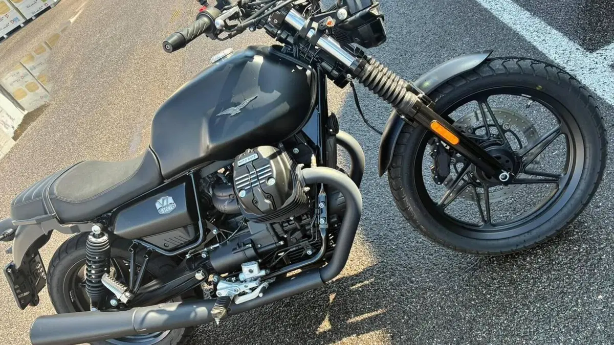 Moto Guzzi V7 Stone (2021 - 24) 