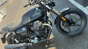 Moto Guzzi V7 Stone (2021 - 24) 
