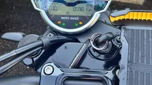 Moto Guzzi V7 Stone (2021 - 24)  (5)