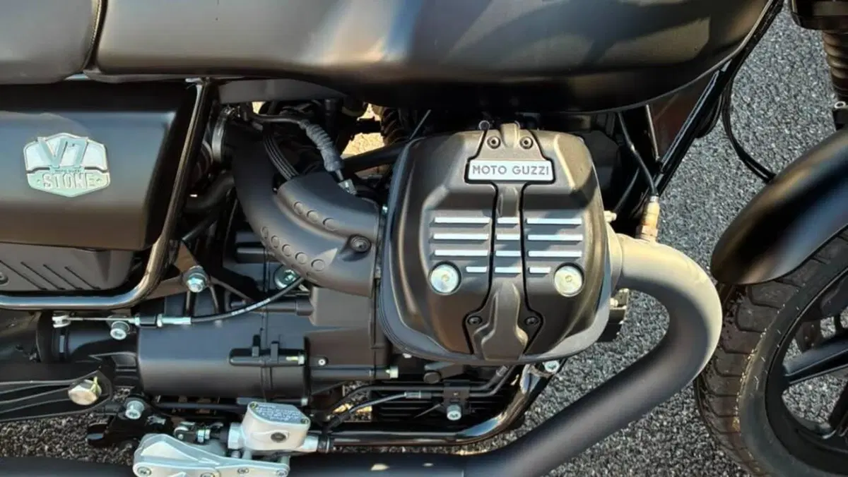 Moto Guzzi V7 Stone (2021 - 24)  (7)