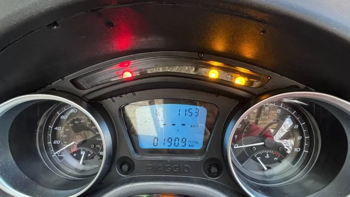 Piaggio MP3 310 (2025 - 26)  (5)