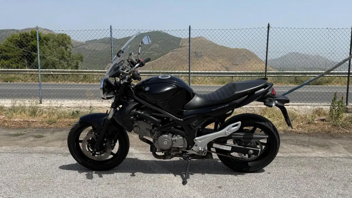 Suzuki Gladius 650 SFV (2009 - 15)  (2)