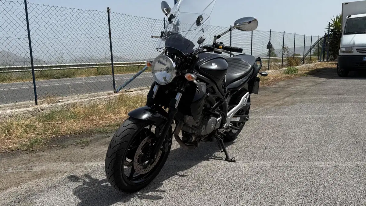 Suzuki Gladius 650 SFV (2009 - 15)  (4)